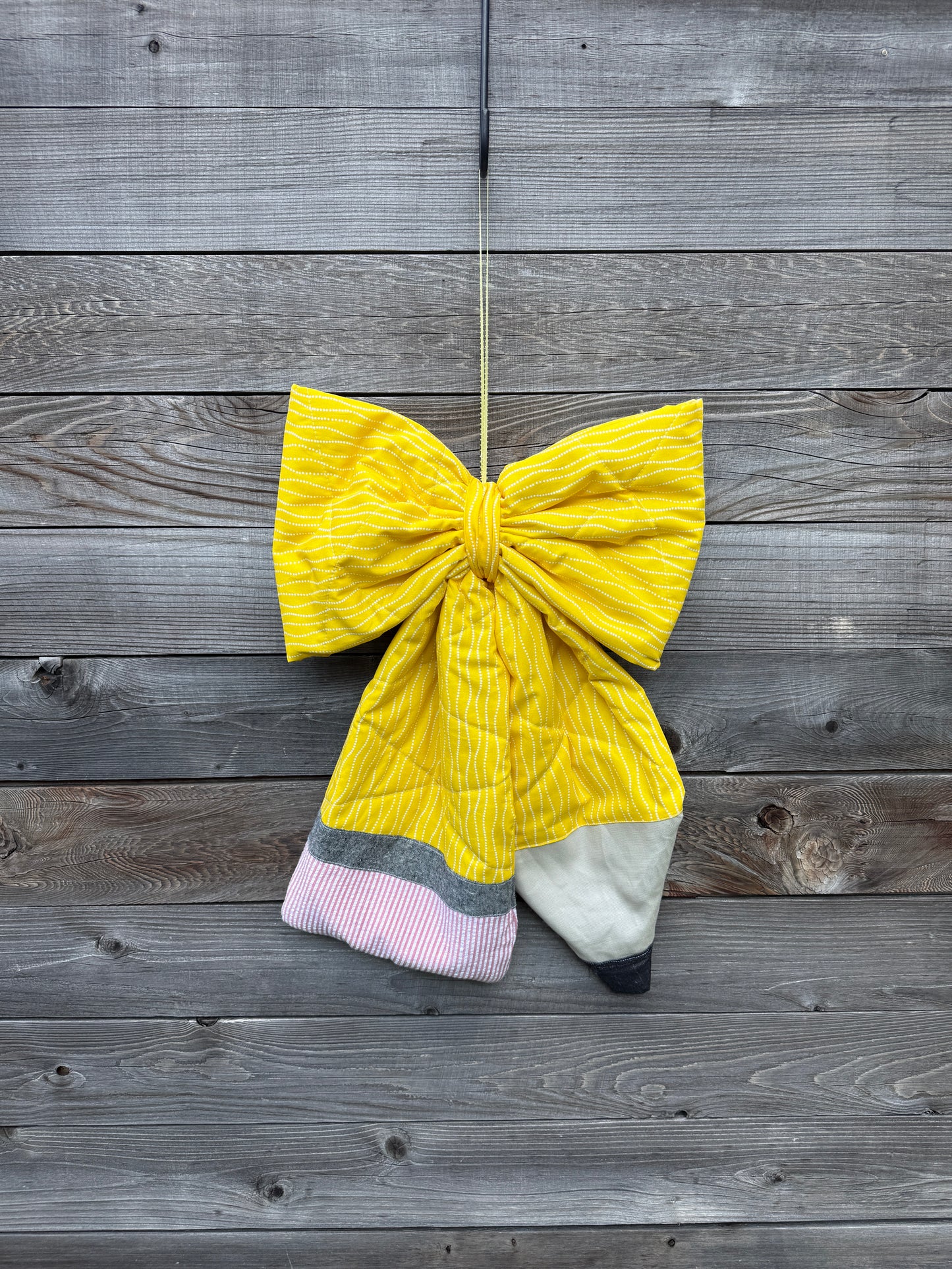 ~Ready to Ship~Puffy Quilted Pencil Door Bow