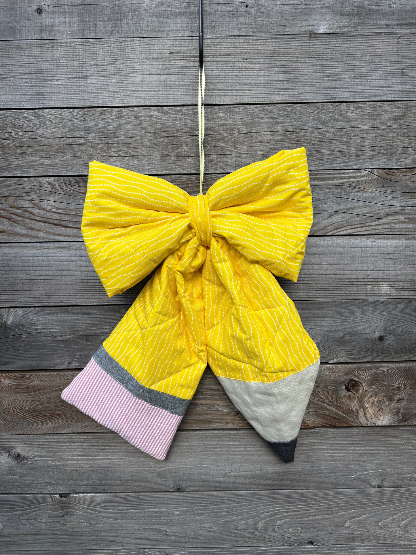 ~Ready to Ship~Puffy Quilted Pencil Door Bow (Copy)