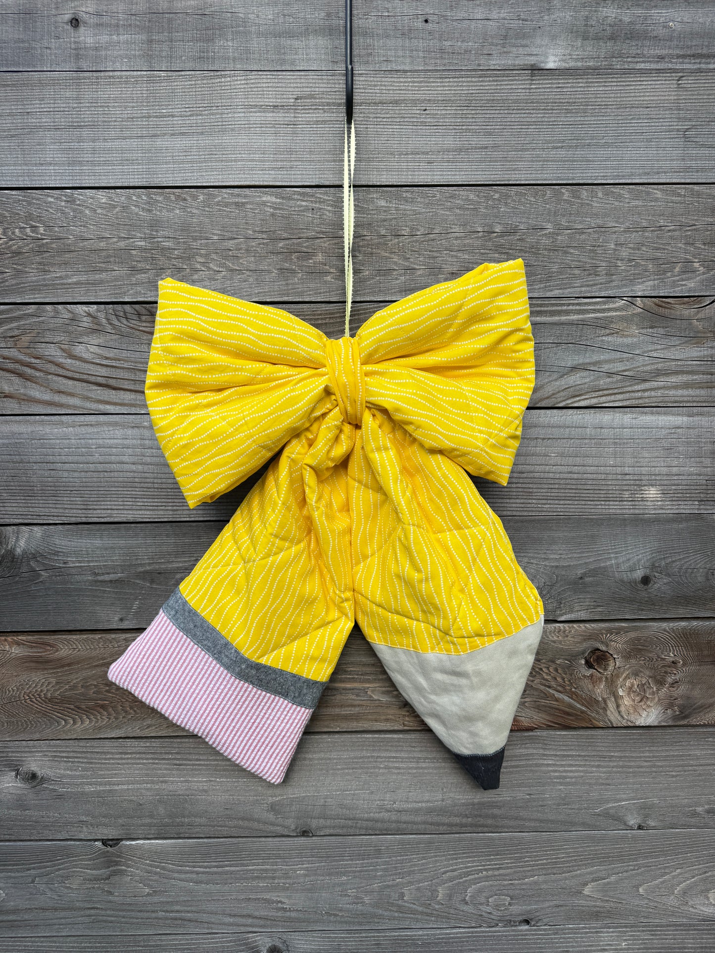 ~Ready to Ship~Puffy Quilted Pencil Door Bow (Copy)